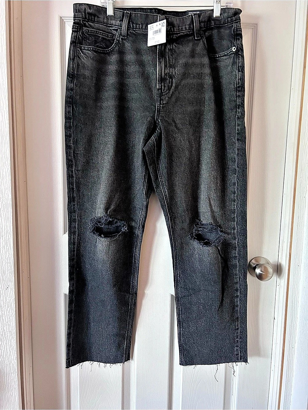 American Eagle women’s Straight Distressed Black Jeans Waist 32W x 14S NWT